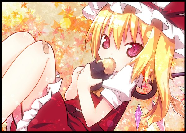Anime picture 1061x762 with touhou flandre scarlet kiira short hair blonde hair red eyes loli one side up eating girl wings bonnet crystal