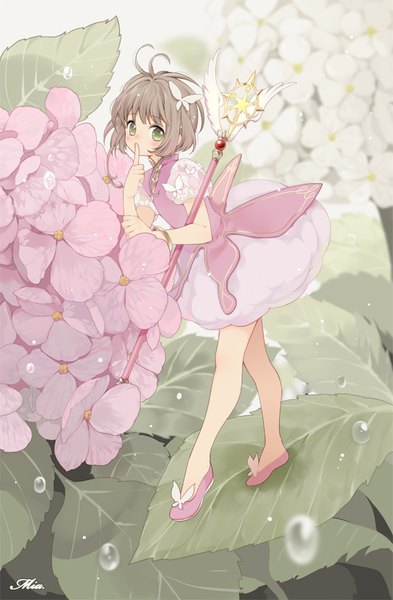 Anime picture 600x914 with card captor sakura clamp kinomoto sakura mia0309 single tall image looking at viewer blush short hair brown hair green eyes signed full body ahoge leaning leaning forward finger to mouth magical girl minigirl girl