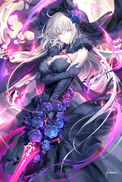 イラスト 650x970 と Fateシリーズ fate/grand order jeanne d'arc (fate) (all) ジャンヌ・オルタ kousaki rui ソロ 長髪 長身像 カメラ目線 赤面 前髪 おっぱい hair between eyes 立つ holding signed 黄色眼 cleavage 銀髪 アホ毛