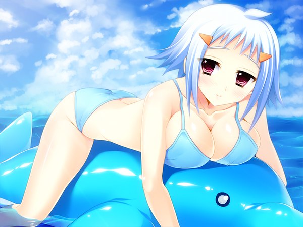 Anime picture 1024x768 with happy factory izumi yura short hair light erotic red eyes game cg white hair afloat girl swimsuit bikini inflatable toy inflatable dolphin