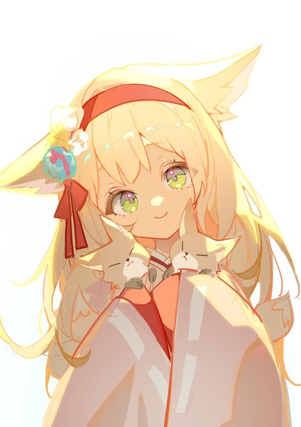 Anime picture 1000x1415 with arknights suzuran (arknights) suzuran (yukibare) (arknights) indai (3330425) single long hair tall image looking at viewer simple background blonde hair smile white background green eyes animal ears upper body head tilt fox ears official alternate costume fox girl girl