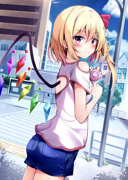 Anime picture 1537x2163 with touhou flandre scarlet hyurasan single tall image looking at viewer blush fringe short hair blonde hair hair between eyes red eyes sky cloud (clouds) looking back from behind one side up sweatdrop casual street