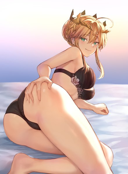 Anime picture 1482x2022 with fate (series) fate/grand order artoria pendragon (all) artoria pendragon (lancer) mashuu (neko no oyashiro) single tall image looking at viewer blush fringe short hair breasts light erotic smile hair between eyes green eyes payot ahoge ass lying