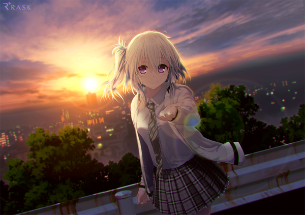 Anime picture 900x635 with re:lief ~shin'ai naru anata e~ mocha (cotton) single looking at viewer fringe short hair blonde hair smile hair between eyes standing purple eyes sky cloud (clouds) outdoors one side up outstretched arm evening sunset horizon girl