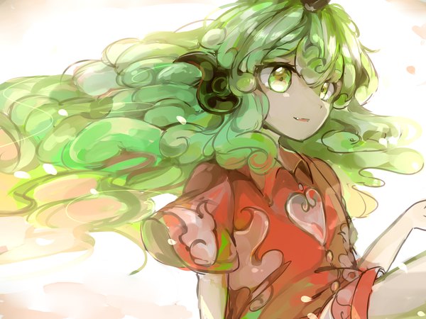 Anime picture 1600x1200 with touhou komano aun huang li ling single long hair fringe simple background green eyes looking away green hair light smile wind short sleeves curly hair girl
