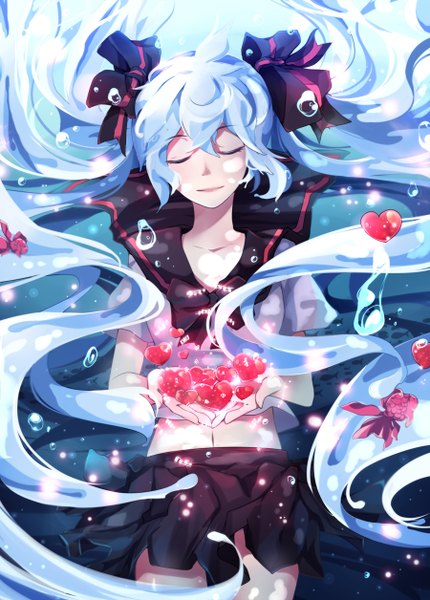 イラスト 900x1256 と ボーカロイド 初音ミク ボトルミク squchan ソロ 長身像 前髪 笑顔 ツインテール eyes closed very long hair pleated skirt aqua hair underwater glow liquid hair 女の子 スカート へそ 制服