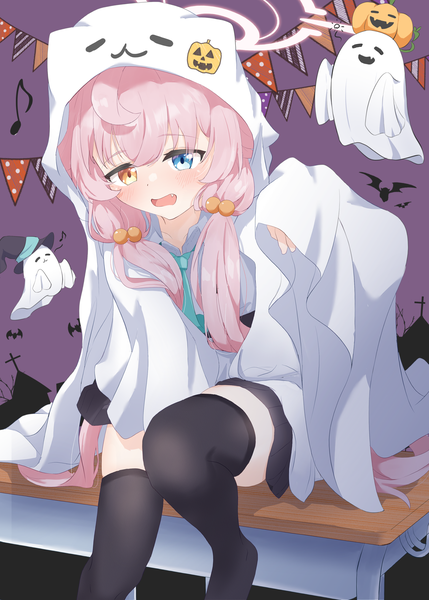 Anime-Bild 1555x2174 mit blue archive hoshino (blue archive) u9ffo single long hair tall image open mouth twintails pink hair heterochromia low twintails looking down halloween ghost girl thighhighs hair ornament black thighhighs hair bobbles musical note