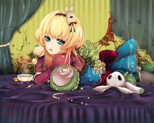 Anime picture 1280x1024 with alice in wonderland alice (wonderland) short hair blue eyes blonde hair lying girl flower (flowers) food hairband sweets insect bed butterfly curtains jewelry toy stuffed animal necklace cup