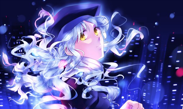 Anime picture 1000x600 with fate (series) fate/hollow ataraxia type-moon caren hortensia purinnkawayusu single long hair looking at viewer wide image yellow eyes white hair night city girl beret