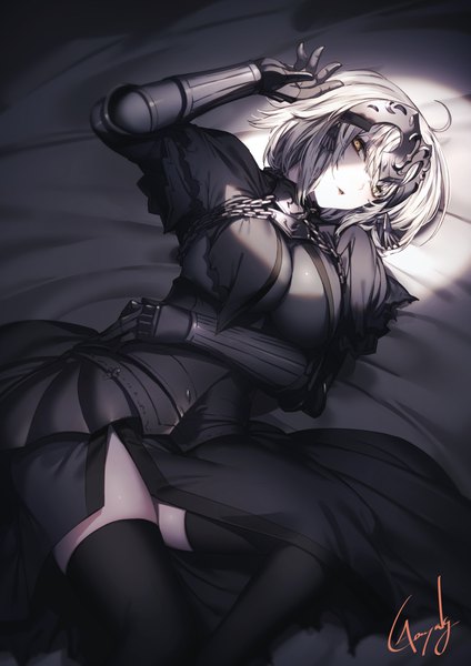 Anime-Bild 990x1400 mit fate (series) fate/grand order jeanne d'arc (fate) (all) jeanne d'arc alter (fate) kyouya (mukuro238) single tall image looking at viewer fringe short hair breasts open mouth hair between eyes large breasts signed yellow eyes silver hair ahoge lying on side