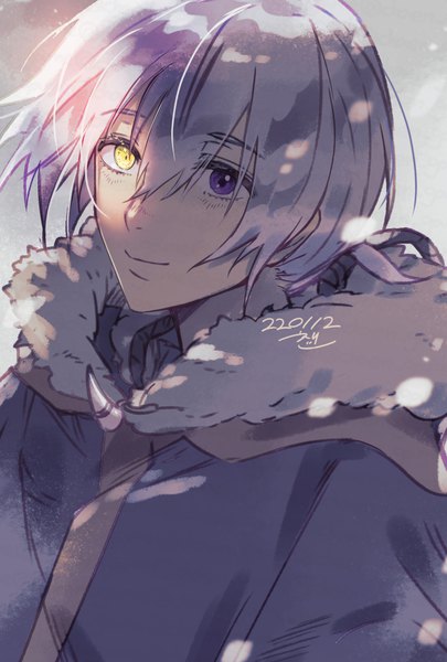 Anime picture 1181x1748 with fumetsu no anata e fushi chaen game single tall image fringe short hair smile hair between eyes signed silver hair upper body heterochromia dated snowing boy