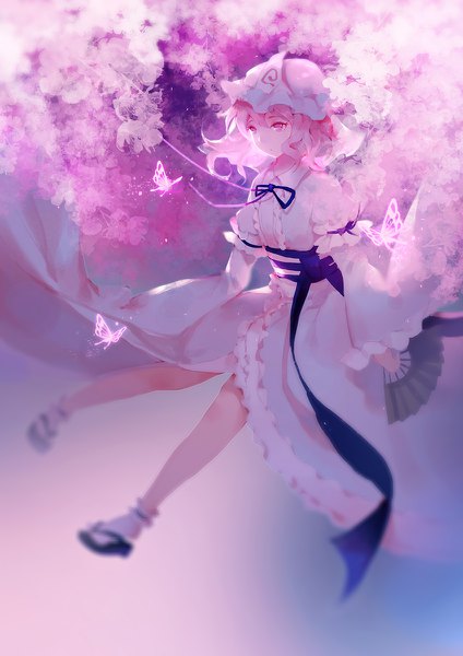 Anime-Bild 848x1200 mit touhou saigyouji yuyuko vienri single tall image fringe short hair hair between eyes looking away pink hair full body pink eyes girl hat insect butterfly bonnet fan zori triangular headpiece