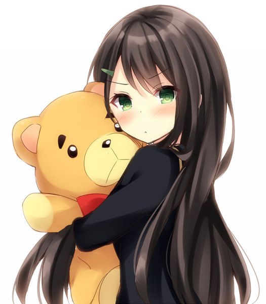 Anime-Bild 700x800 mit komomo (ptkrx) single long hair tall image looking at viewer fringe short hair black hair simple background white background holding green eyes upper body frown :< girl hair ornament hairclip toy stuffed animal