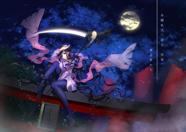 Anime picture 1081x768 with original tamahagane gakuen touransai laila litta single black hair purple eyes sky cloud (clouds) very long hair wind night girl weapon scarf moon scythe