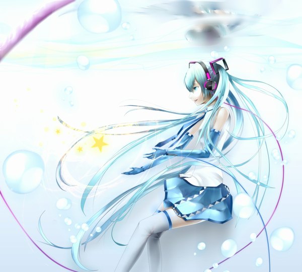 Anime picture 2000x1800 with vocaloid hatsune miku oki (koi0koi) single highres simple background twintails bare shoulders very long hair profile aqua eyes aqua hair girl skirt gloves elbow gloves headphones bubble (bubbles)
