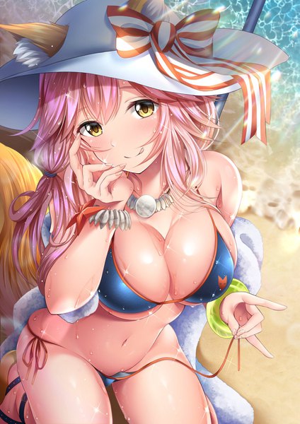 Anime-Bild 955x1351 mit fate (series) fate/grand order tamamo (fate) (all) tamamo no mae (swimsuit lancer) (fate) garana single long hair tall image looking at viewer blush fringe breasts light erotic smile hair between eyes large breasts bare shoulders holding animal ears yellow eyes