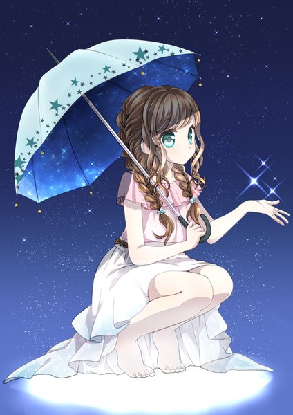 Anime picture 707x1000 with original hiiragi mino single long hair tall image fringe brown hair holding looking away full body bent knee (knees) braid (braids) barefoot aqua eyes night bare legs sparkle night sky twin braids wavy hair