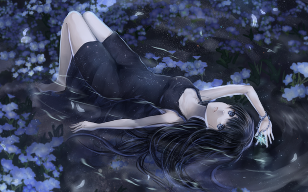 Anime picture 1440x900 with original karo karo single long hair looking at viewer blue eyes black hair girl dress flower (flowers) water black dress sundress
