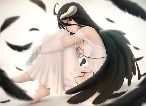 Anime-Bild 1380x1000 mit overlord (maruyama) madhouse albedo (overlord) siraha single long hair looking at viewer fringe breasts light erotic black hair hair between eyes large breasts white background yellow eyes ahoge barefoot horn (horns) black wings girl