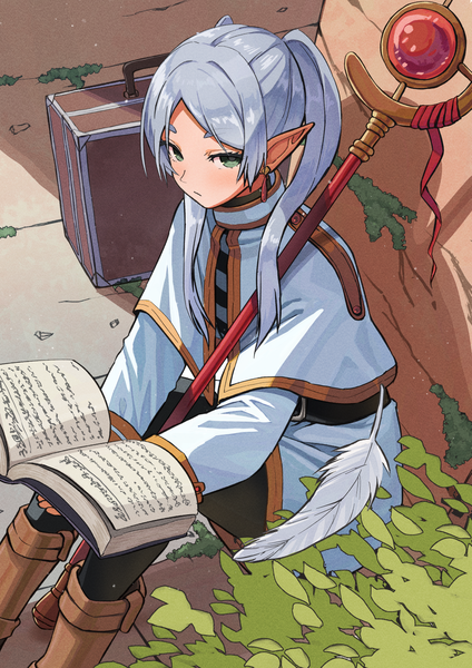 Anime-Bild 1158x1637 mit sousou no frieren frieren neko (hansinn) single long hair tall image looking at viewer sitting twintails green eyes silver hair from above pointy ears elf girl earrings book (books) feather (feathers) staff suitcase