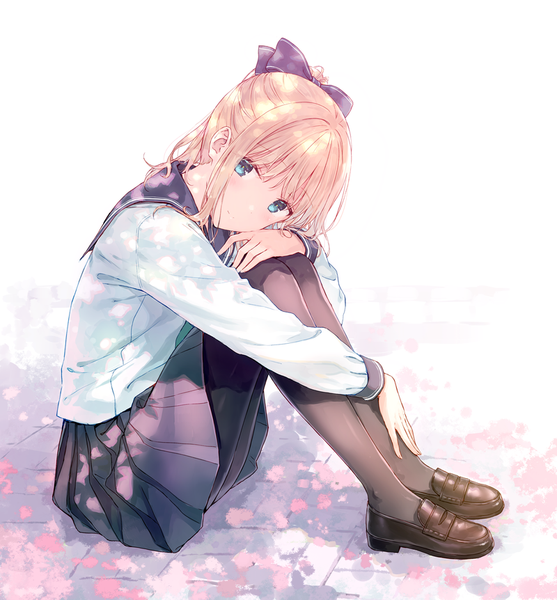 Anime-Bild 800x862 mit original kagurazaka reina hiten (hitenkei) single long hair tall image looking at viewer blush fringe blue eyes light erotic blonde hair smile sitting blunt bangs long sleeves pleated skirt backlighting leg hug girl