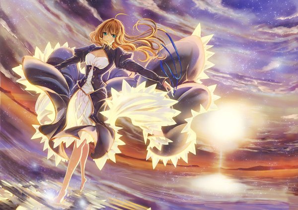 Anime picture 1403x992 with fate (series) fate/stay night type-moon artoria pendragon (all) saber yuki hikari single long hair looking at viewer fringe blue eyes blonde hair standing holding cloud (clouds) barefoot sunlight bare legs evening reflection