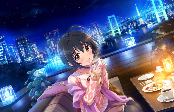 Anime picture 1280x824 with idolmaster idolmaster cinderella girls kohinata miho single looking at viewer blush short hair open mouth black hair sitting brown eyes night city lights girl sweater cup