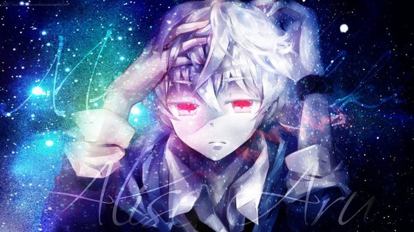 Anime picture 900x506 with mirai nikki akise aru sevten (ashkeroth) red and blue colours single looking at viewer short hair red eyes wide image white hair hand on head space boy