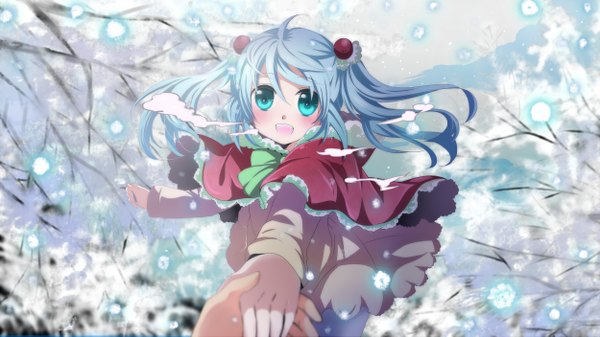 Anime picture 2500x1405 with vocaloid hatsune miku mariwai (marireroy) long hair blush highres open mouth blue eyes wide image twintails blue hair holding hands snowing solo focus winter exhalation girl hair ornament hair tie hair bobbles