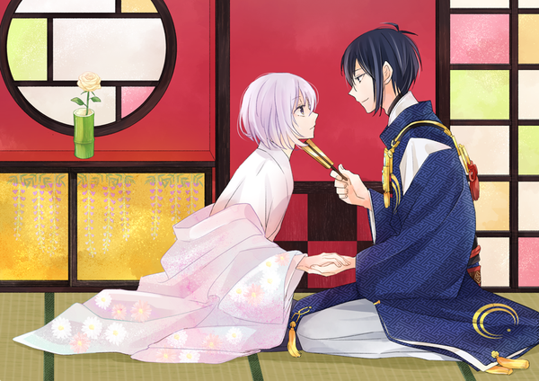 Anime picture 900x636 with touken ranbu nitroplus mikazuki munechika honebami toushirou ritsu (iqpi) fringe short hair blue eyes hair between eyes sitting purple eyes holding blue hair silver hair indoors traditional clothes japanese clothes profile light smile off shoulder