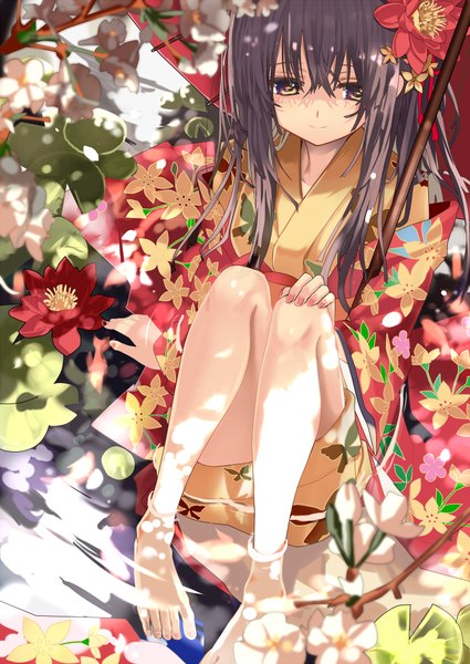 Anime picture 709x1000 with original shino (eefy) single long hair tall image looking at viewer fringe black hair smile hair between eyes sitting brown eyes bent knee (knees) barefoot hair flower from above sunlight wide sleeves bare legs partially submerged