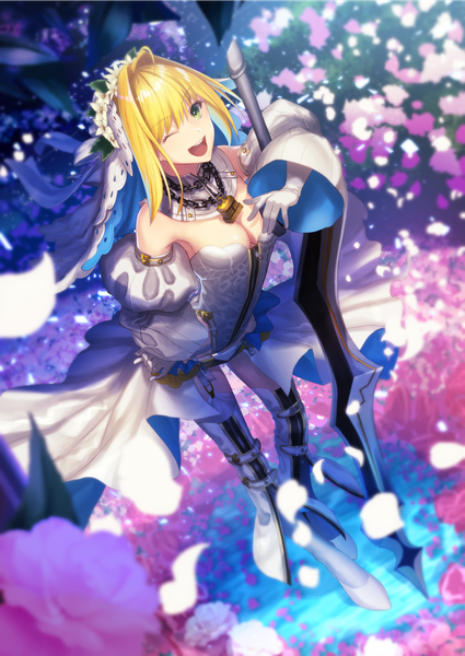 イラスト 1129x1594 と Fateシリーズ fate/extra fate/extra ccc nero claudius (fate) ネロ・クラウディウス(fate) セイバー・ブライド lip-mil ソロ 長身像 カメラ目線 前髪 短い髪 おっぱい 開いた口 light erotic 金髪 笑顔 肩出し 緑の目 cleavage