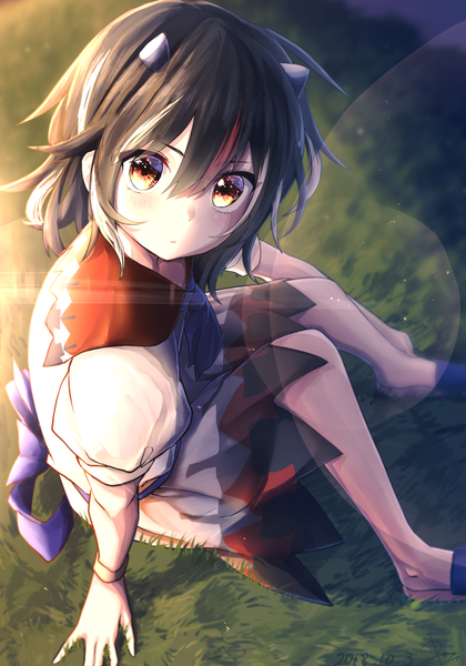 Anime picture 1390x1987 with touhou kijin seija kisamu (ksmz) single tall image looking at viewer fringe short hair black hair hair between eyes sitting outdoors horn (horns) from above orange eyes lens flare girl plant (plants) grass