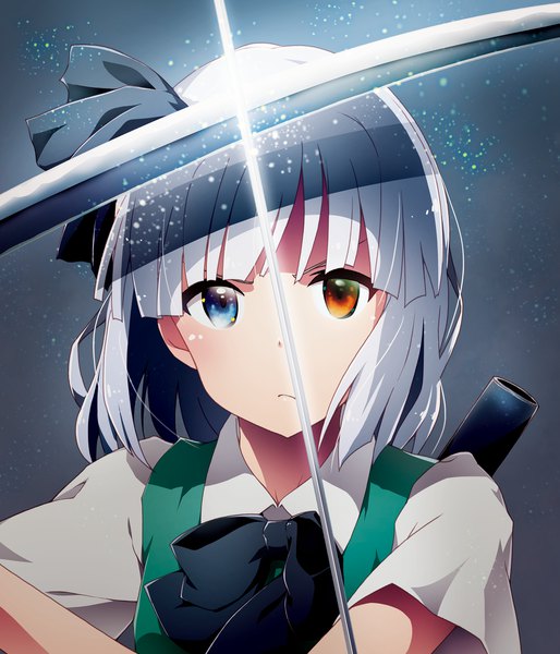 Anime picture 1703x1987 with touhou konpaku youmu kabayaki unagi single tall image looking at viewer fringe highres short hair blue eyes simple background red eyes upper body white hair grey background short sleeves heterochromia girl weapon sword