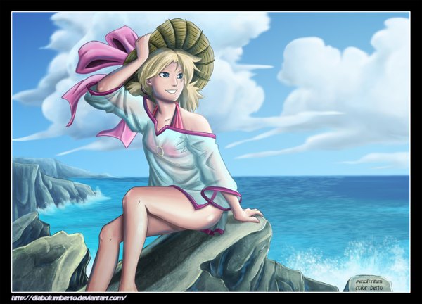 Anime picture 1525x1100 with naruto studio pierrot naruto (series) temari (naruto) diabolumberto single short hair blue eyes blonde hair smile sky cloud (clouds) coloring rock girl bow hat water sea stone (stones)