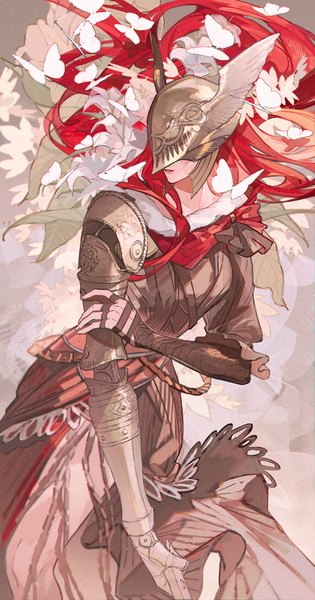 Аниме картинка 1312x2500 с elden ring malenia blade of miquella satsuya один (одна) длинные волосы высокое изображение смотрит в сторону красные волосы держа руку девушка цветок (цветы) насекомое бабочка шлем протез