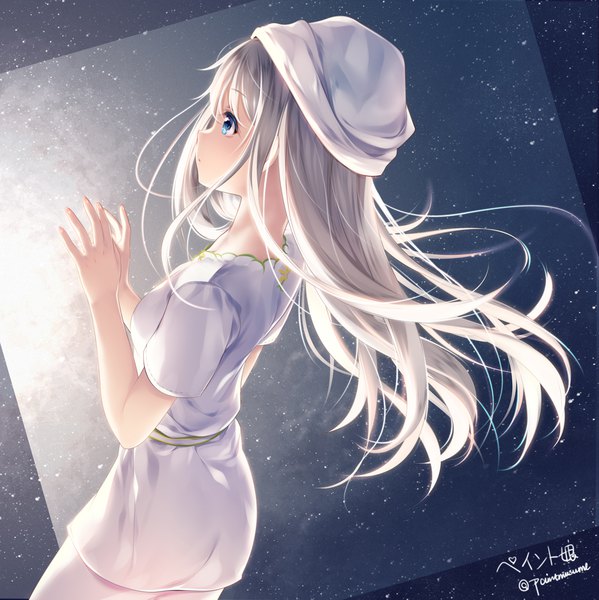 イラスト 1000x1002 と オリジナル ペイント娘 ソロ 長髪 長身像 青い目 signed looking away 銀髪 プロフィール twitter username floating hair 女の子 ドレス 白いドレス キャップ