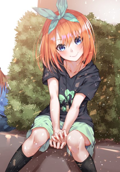 Anime picture 1000x1425 with go-toubun no hanayome nakano yotsuba sahara386 tall image looking at viewer blush fringe short hair blue eyes smile hair between eyes sitting head tilt orange hair alternate costume solo focus girl bow hair bow socks