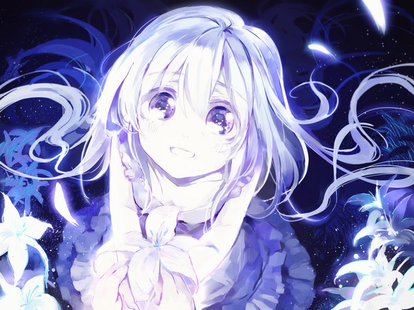 Anime picture 1600x1200 with vocaloid tsumi no namae (vocaloid) hatsune miku mikuru rumisora single looking at viewer blush fringe smile hair between eyes purple eyes white hair very long hair from above grin floating hair girl dress flower (flowers) petals