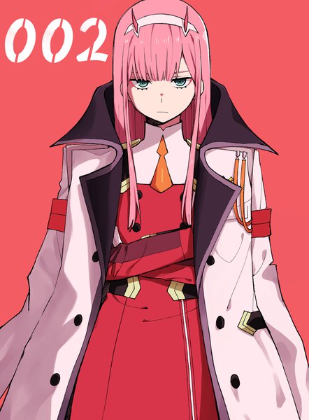 Anime-Bild 1177x1597 mit darling in the franxx studio trigger zero two (darling in the franxx) billbung single long hair tall image looking at viewer fringe simple background standing green eyes pink hair blunt bangs horn (horns) red background expressionless clothes on shoulders girl uniform