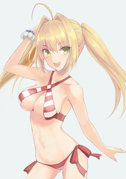 イラスト 707x1000 と Fateシリーズ fate/grand order nero claudius (fate) (all) ネロ・クラウディウス(水着) こたぬ ソロ 長髪 長身像 カメラ目線 赤面 前髪 おっぱい 開いた口 light erotic simple background 金髪 笑顔 hair between eyes 大きな乳房 立つ