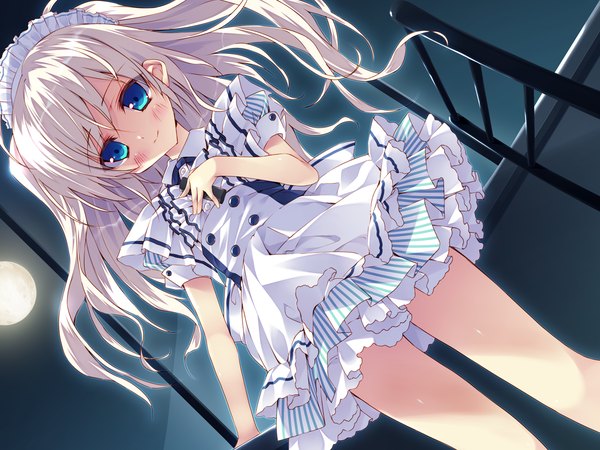 Anime picture 1280x960 with chiisana kanojo no serenade katagai shione tsurusaki takahiro single long hair blush blue eyes smile game cg white hair night girl dress headdress maid headdress moon