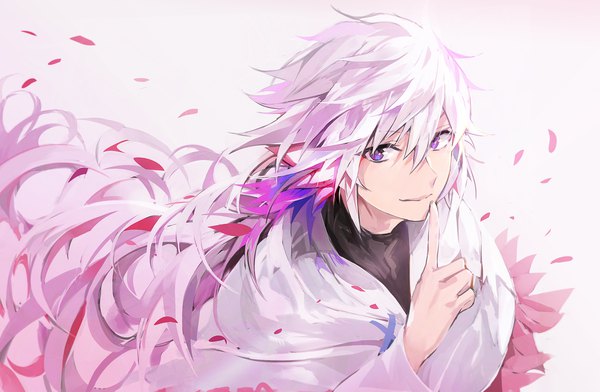 Anime picture 1433x938 with fate (series) fate/stay night merlin (fate) bosack single looking at viewer fringe simple background smile hair between eyes purple eyes silver hair upper body very long hair from above finger to mouth boy petals