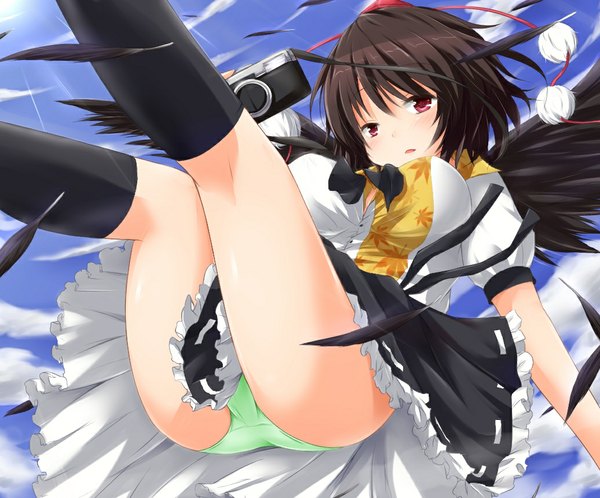 Anime picture 1036x861 with touhou shameimaru aya synchro (artist) single short hair light erotic black hair pink eyes pantyshot girl wings socks black socks camera tokin hat