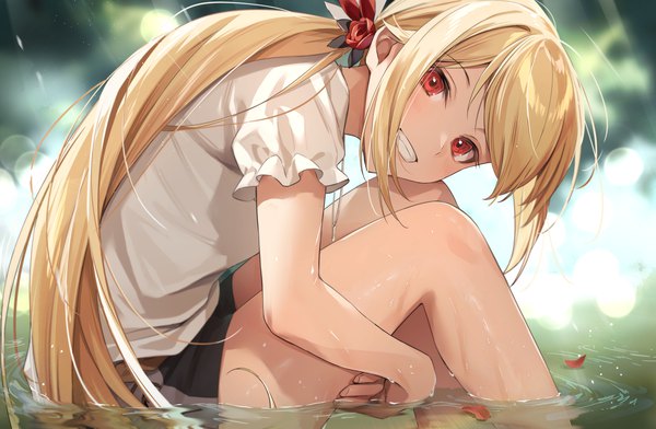 Anime picture 2330x1522 with original zattape single long hair looking at viewer blush fringe highres blonde hair smile red eyes sitting bent knee (knees) outdoors head tilt blurry short sleeves wet depth of field puffy sleeves