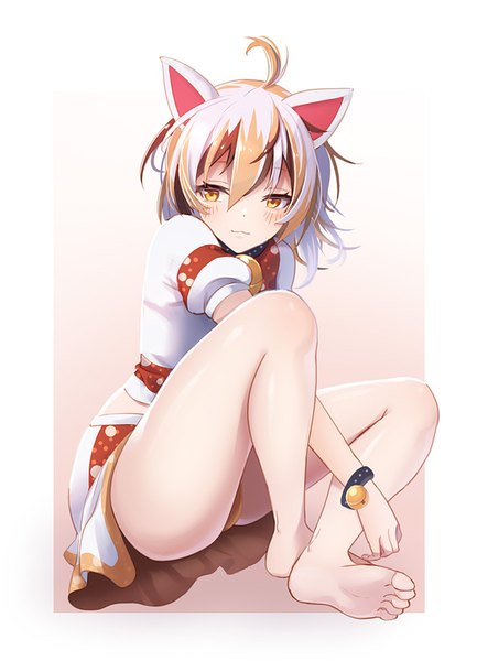 Anime picture 650x900 with touhou goutokuji mike z.o.b single tall image blush fringe short hair light erotic simple background blonde hair hair between eyes animal ears yellow eyes ahoge multicolored hair barefoot cat ears bare legs pantyshot