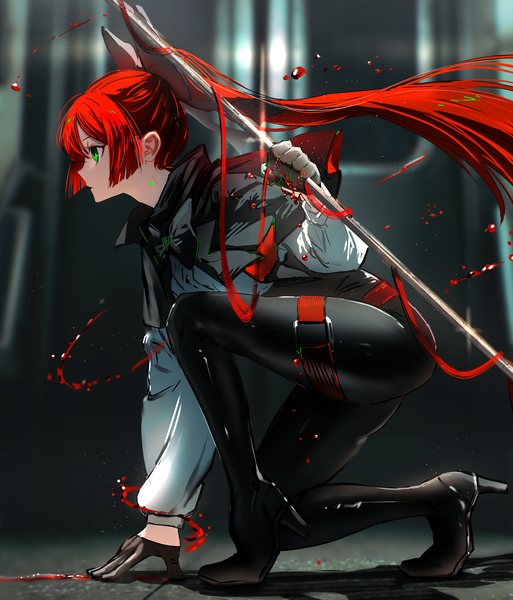 Anime-Bild 3419x4000 mit original nanaponi single long hair tall image fringe highres hair between eyes holding green eyes looking away absurdres full body ponytail red hair long sleeves profile arm up arm support high heels