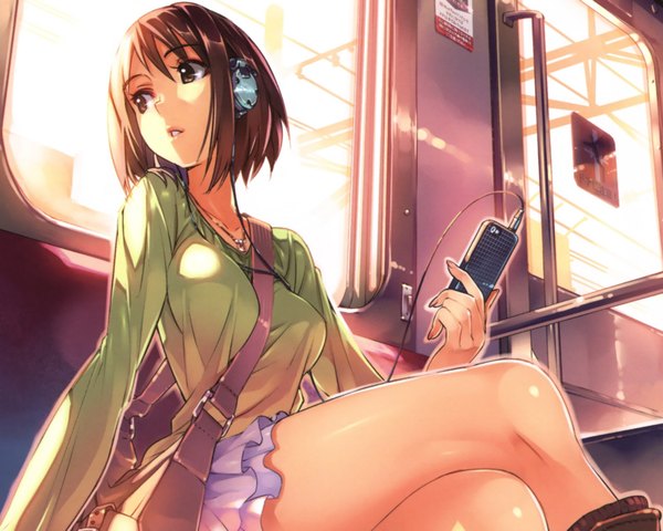 Anime picture 1600x1280 with original ipod vania600 single fringe short hair breasts open mouth brown hair sitting brown eyes looking back shiny skin crossed legs girl skirt headphones pendant bag