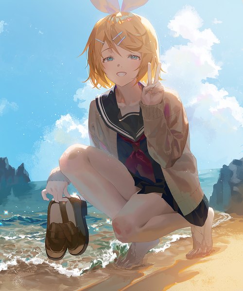 Anime-Bild 1000x1200 mit vocaloid kagamine rin fajyobore single tall image looking at viewer short hair blue eyes blonde hair smile sky cloud (clouds) full body outdoors barefoot bare legs grin victory shoes removed girl