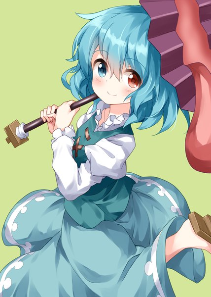 Anime picture 1000x1400 with touhou tatara kogasa ruu (tksymkw) single tall image looking at viewer blush fringe short hair simple background smile hair between eyes blue hair from above heterochromia green background girl umbrella